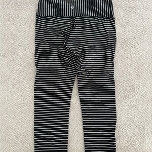 Lululemon Black and White Capris